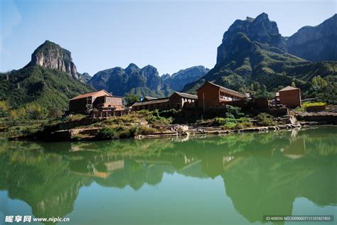 山环水抱